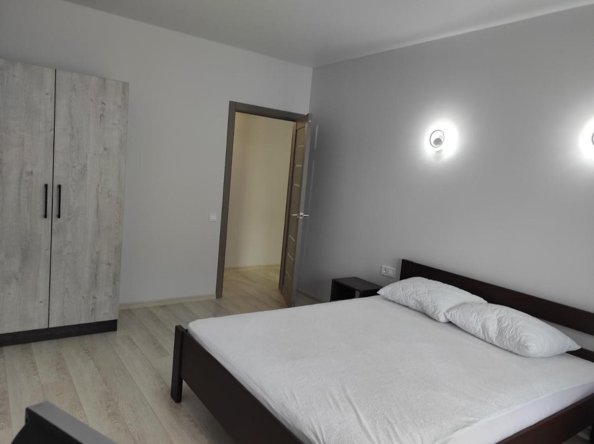 2 Комнатная С Новым Ремонтом, Кондиционером, В Самом Центре Rivne Exterior photo
