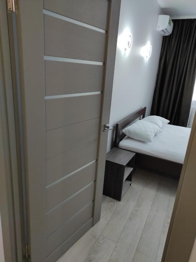 2 Комнатная С Новым Ремонтом, Кондиционером, В Самом Центре Rivne Exterior photo