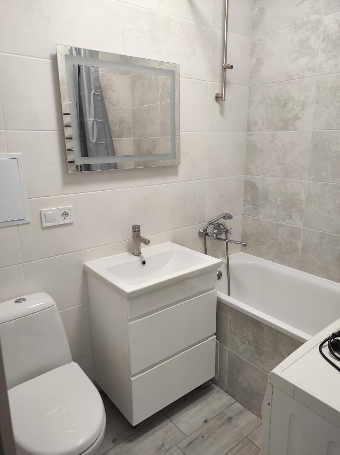 2 Комнатная С Новым Ремонтом, Кондиционером, В Самом Центре Rivne Exterior photo